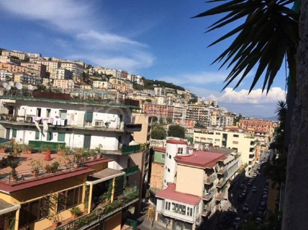 appartamento in vendita a Napoli in zona Chiaia