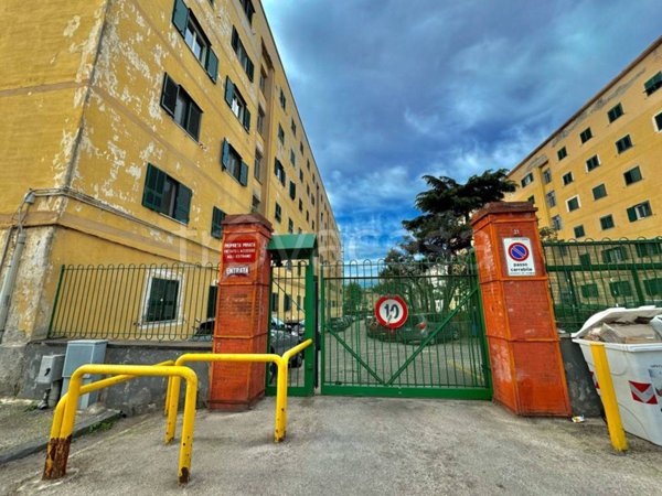 appartamento in vendita a Napoli in zona Bagnoli