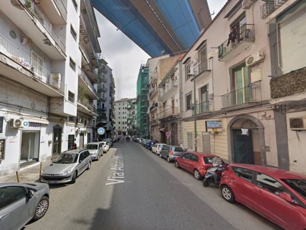 negozio in vendita a Napoli in zona Stella