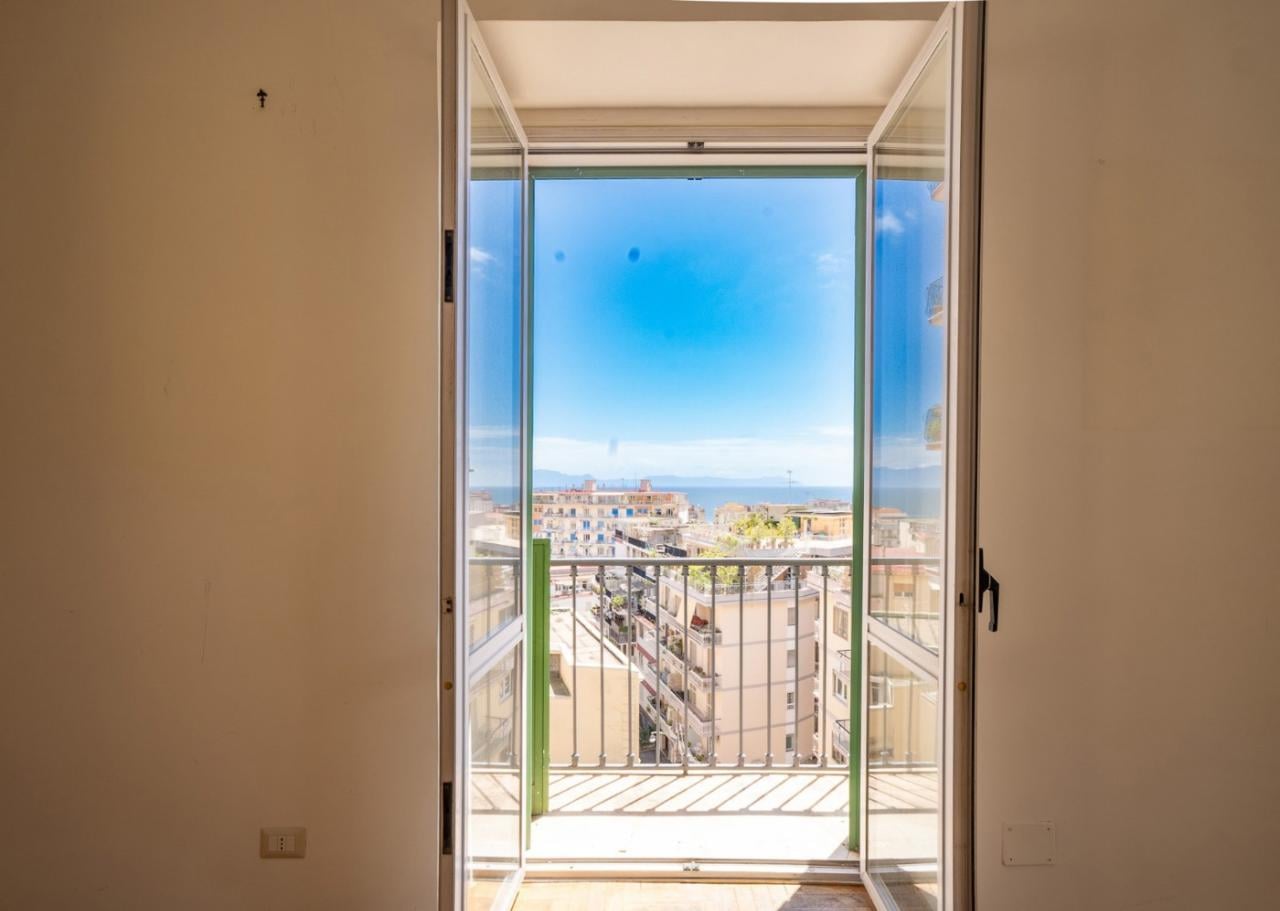 appartamento in vendita a Napoli in zona Chiaia