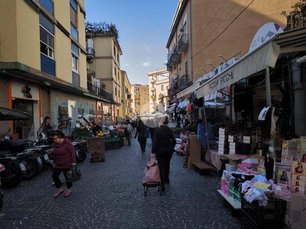 negozio in vendita a Napoli in zona Vomero