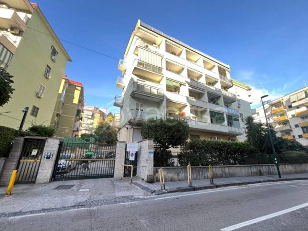 appartamento in vendita a Napoli in zona Fuorigrotta