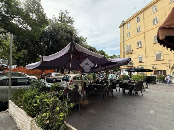 negozio in vendita a Napoli in zona Stella