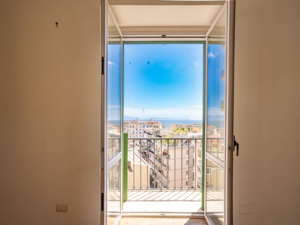 appartamento in vendita a Napoli in zona Chiaia
