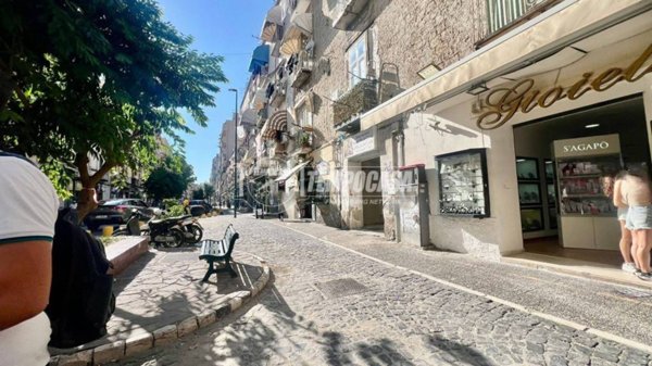 appartamento in vendita a Napoli in zona Fuorigrotta