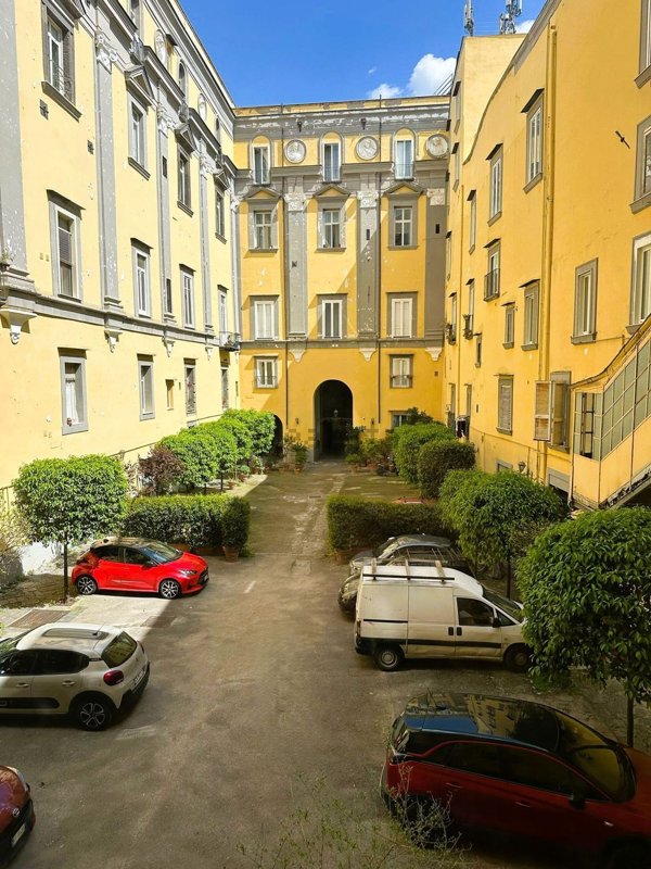 appartamento in vendita a Napoli in zona Centro Antico
