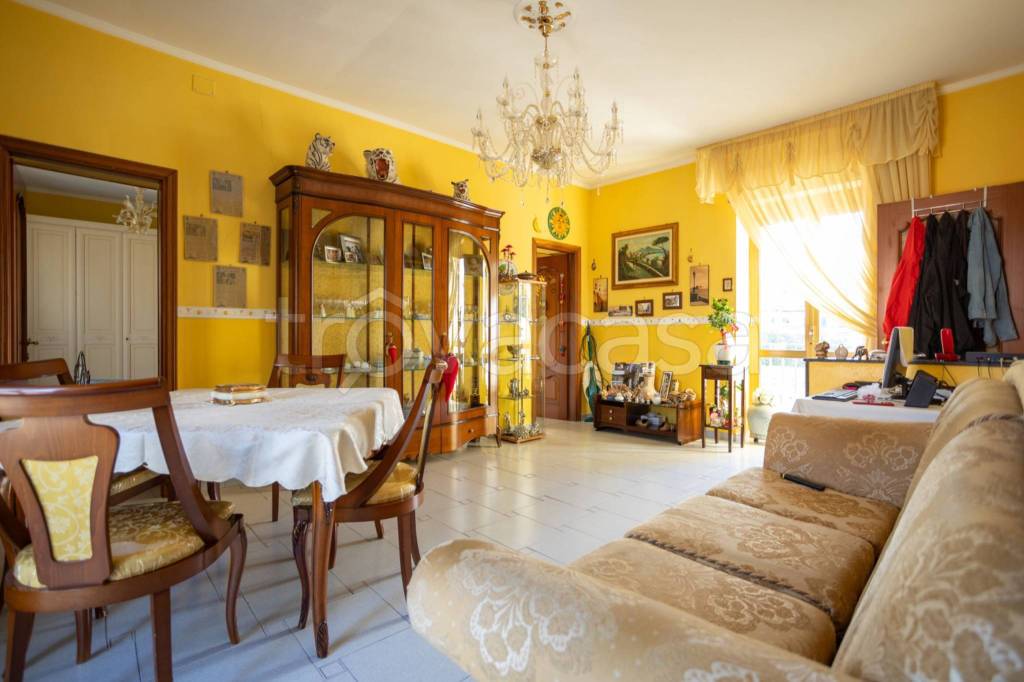 appartamento in vendita a Napoli in zona Stella