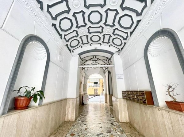 appartamento in vendita a Napoli in zona Vicaria