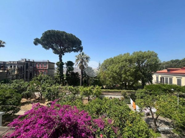 appartamento in vendita a Napoli in zona San Carlo all'Arena