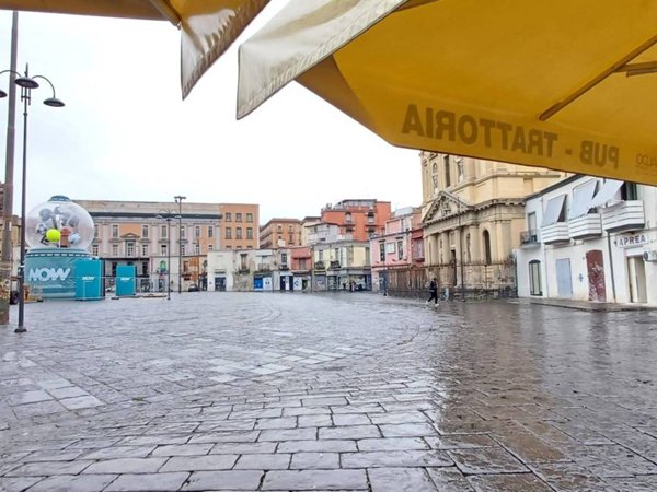 negozio in vendita a Napoli in zona Pendino / San Giuseppe