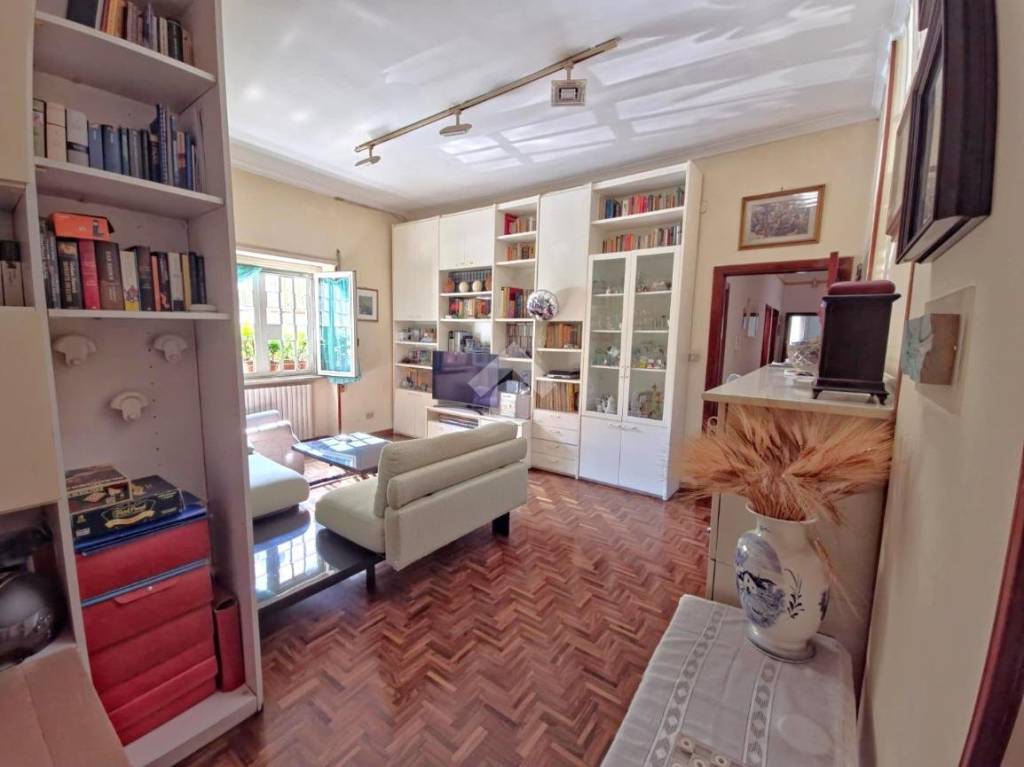 appartamento in vendita a Napoli in zona Arenella