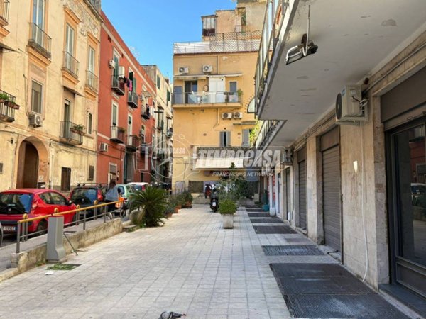 negozio in vendita a Napoli in zona Vomero