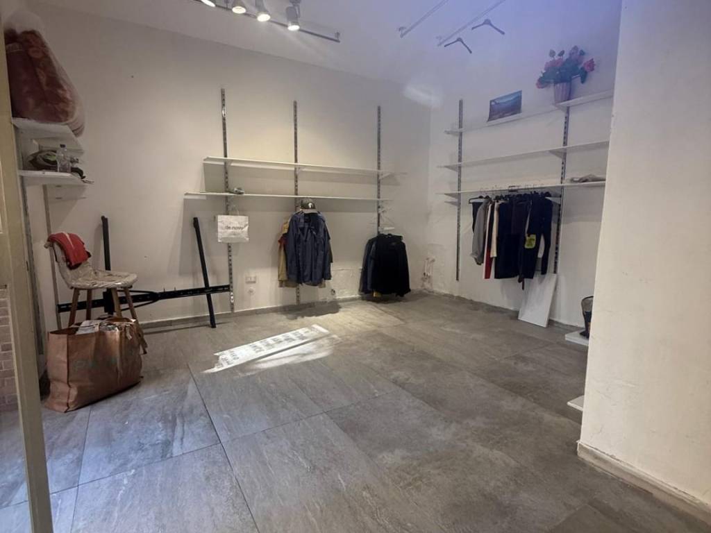 negozio in vendita a Napoli in zona Bagnoli