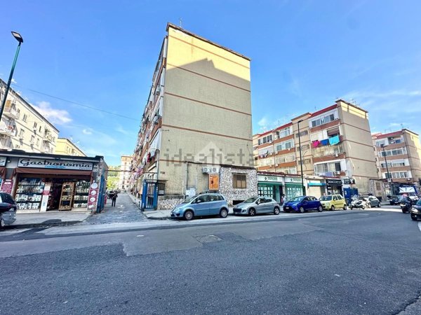 appartamento in vendita a Napoli in zona Fuorigrotta
