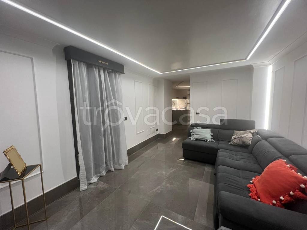 appartamento in vendita a Napoli in zona Chiaia