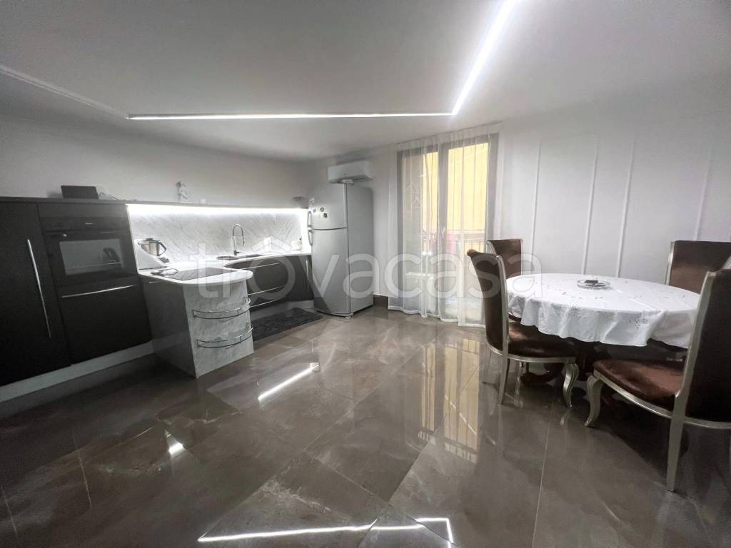 appartamento in vendita a Napoli in zona Chiaia