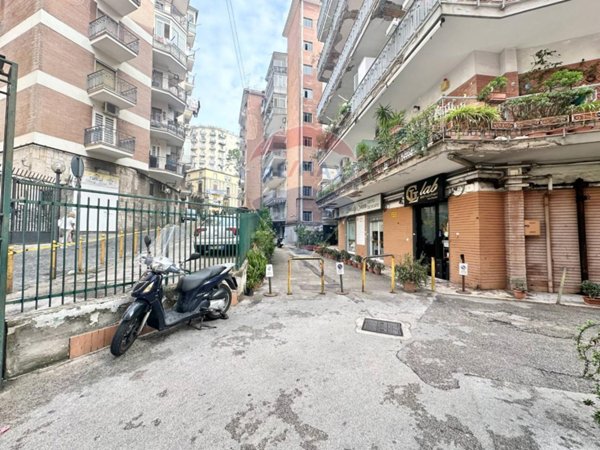 appartamento in vendita a Napoli in zona Stella