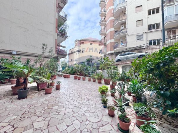 appartamento in vendita a Napoli in zona Stella