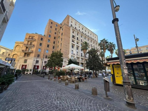 locale di sgombero in vendita a Napoli