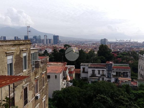 appartamento in vendita a Napoli in zona San Carlo all'Arena