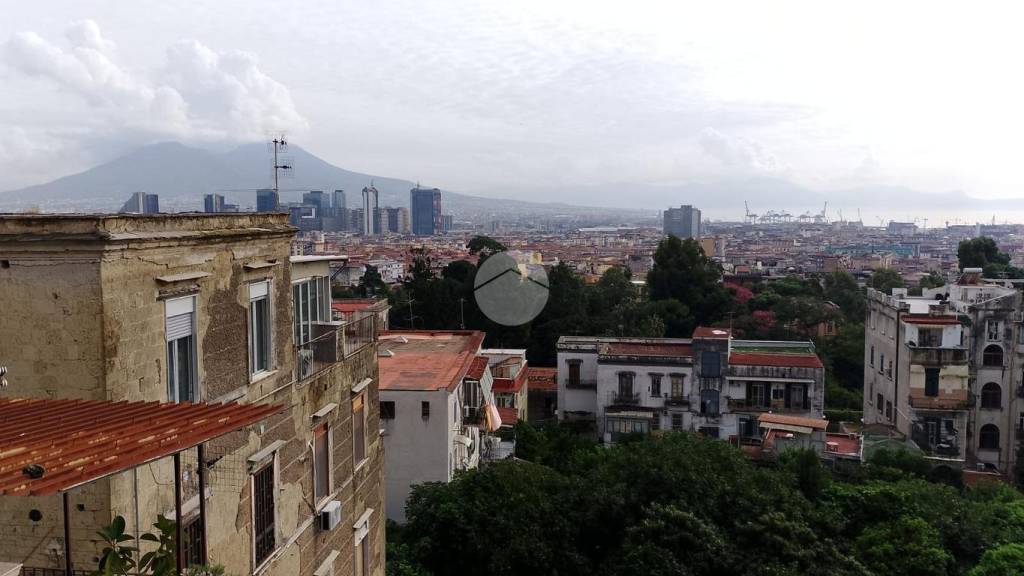 appartamento in vendita a Napoli in zona San Carlo all'Arena