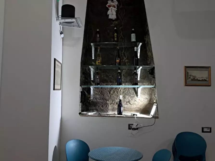negozio in vendita a Napoli in zona San Lorenzo