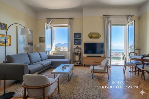 appartamento in vendita a Napoli in zona Chiaia