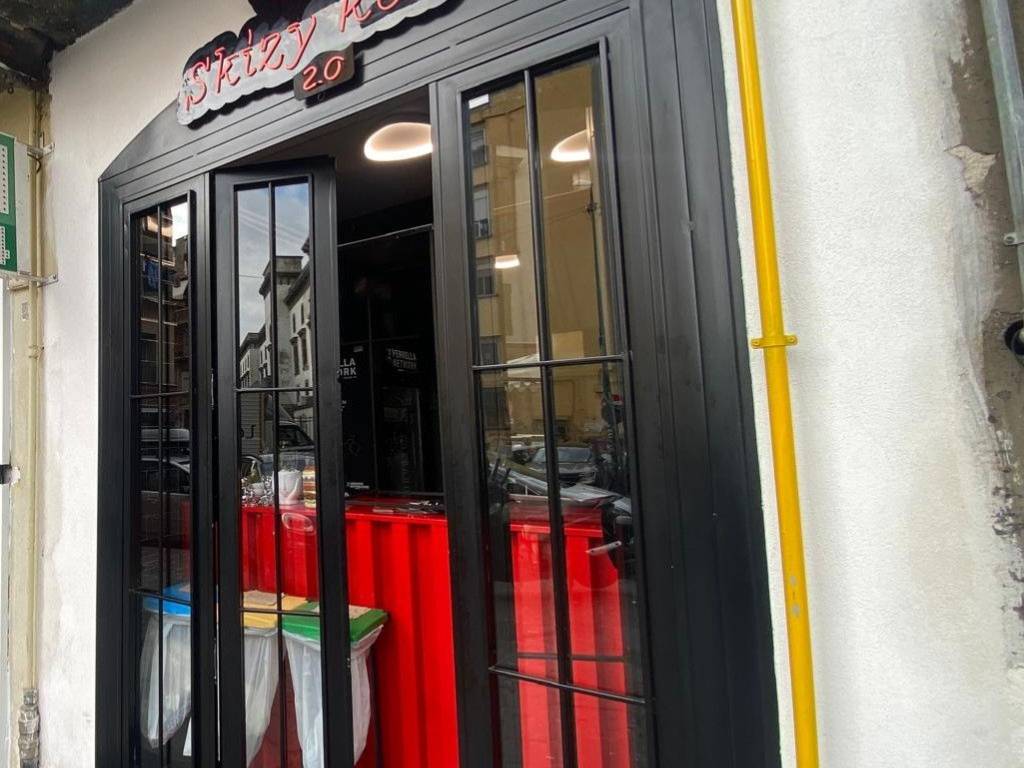 locale commerciale in vendita a Napoli in zona Arenella