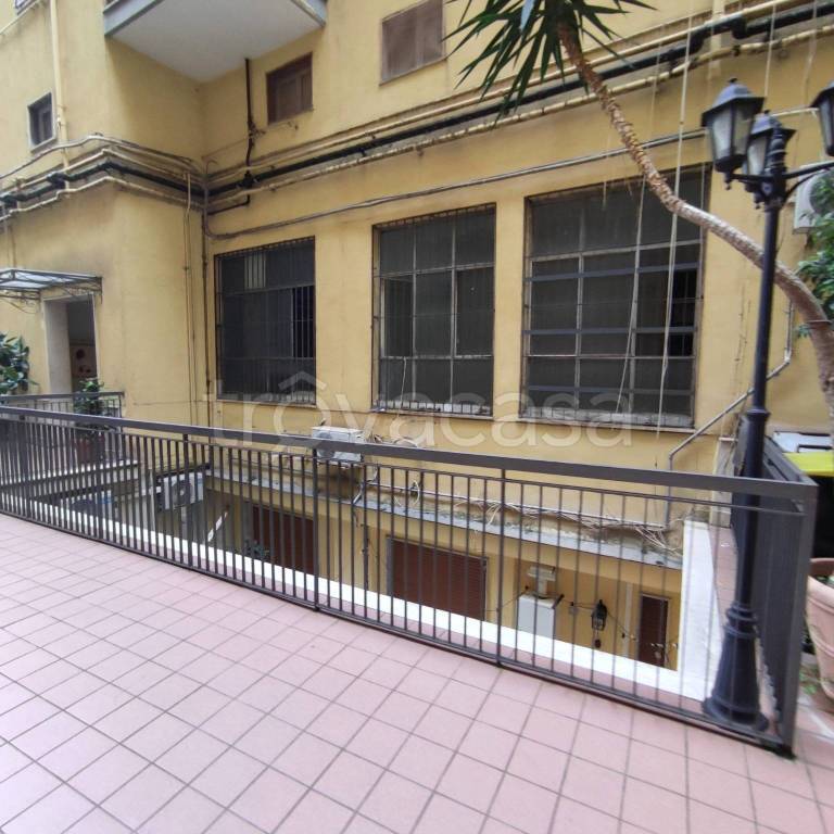 appartamento in vendita a Napoli in zona Stella