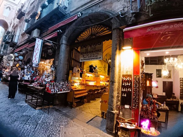 appartamento in vendita a Napoli in zona San Lorenzo