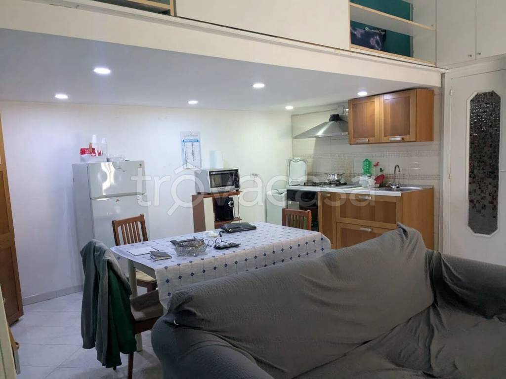 appartamento in vendita a Napoli in zona Chiaia