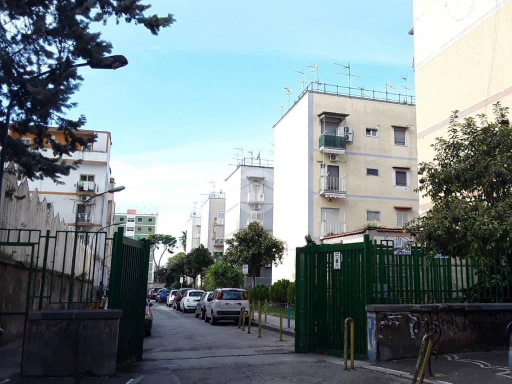 appartamento in vendita a Napoli in zona Barra