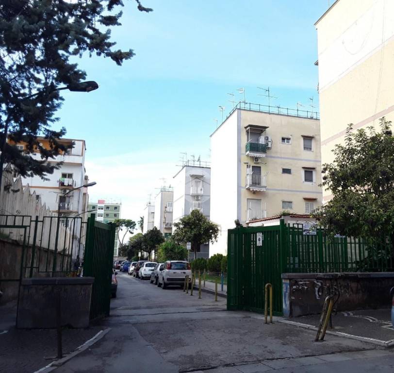 appartamento in vendita a Napoli in zona Barra