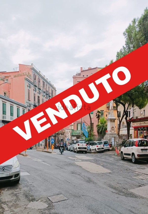 locale commerciale in vendita a Napoli in zona Vomero