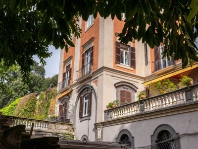 appartamento in vendita a Napoli in zona Chiaia