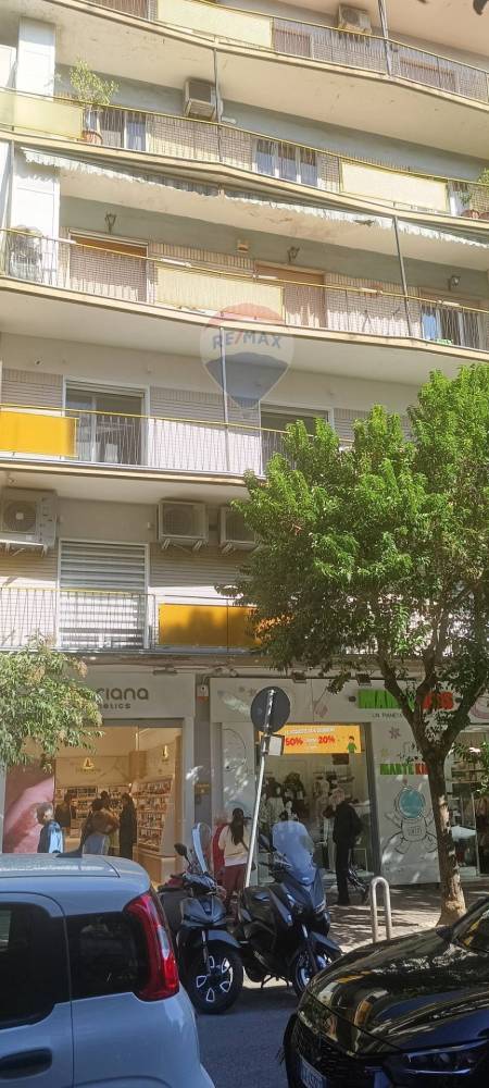 locale commerciale in vendita a Napoli in zona Soccavo