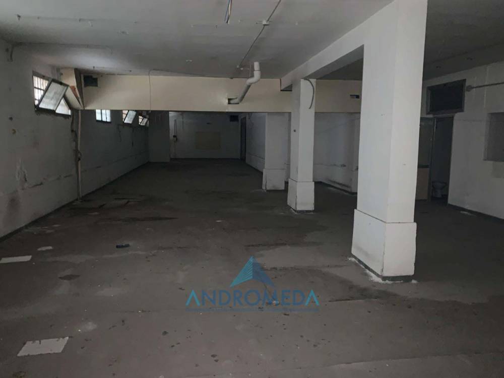 locale commerciale in vendita a Napoli in zona Pianura