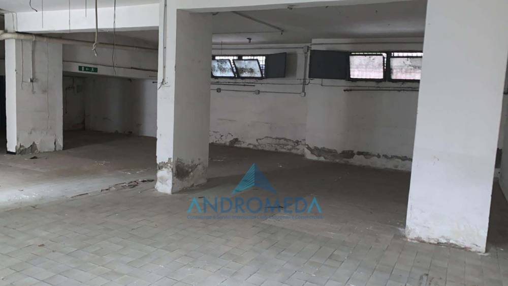 locale commerciale in vendita a Napoli in zona Pianura