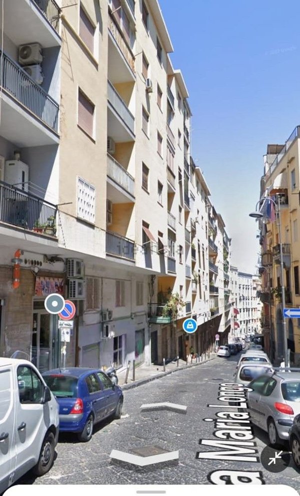 locale commerciale in vendita a Napoli in zona Stella