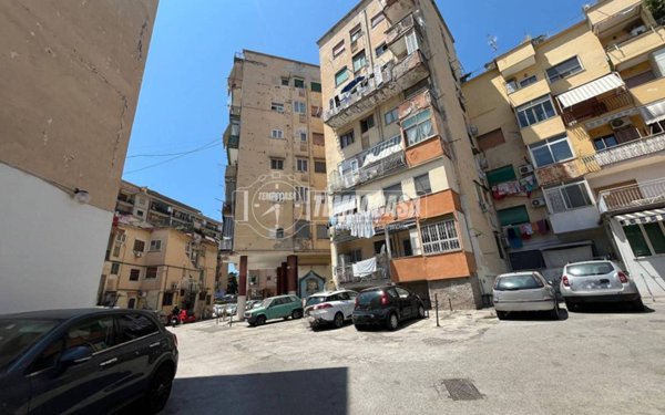 appartamento in vendita a Napoli in zona Fuorigrotta