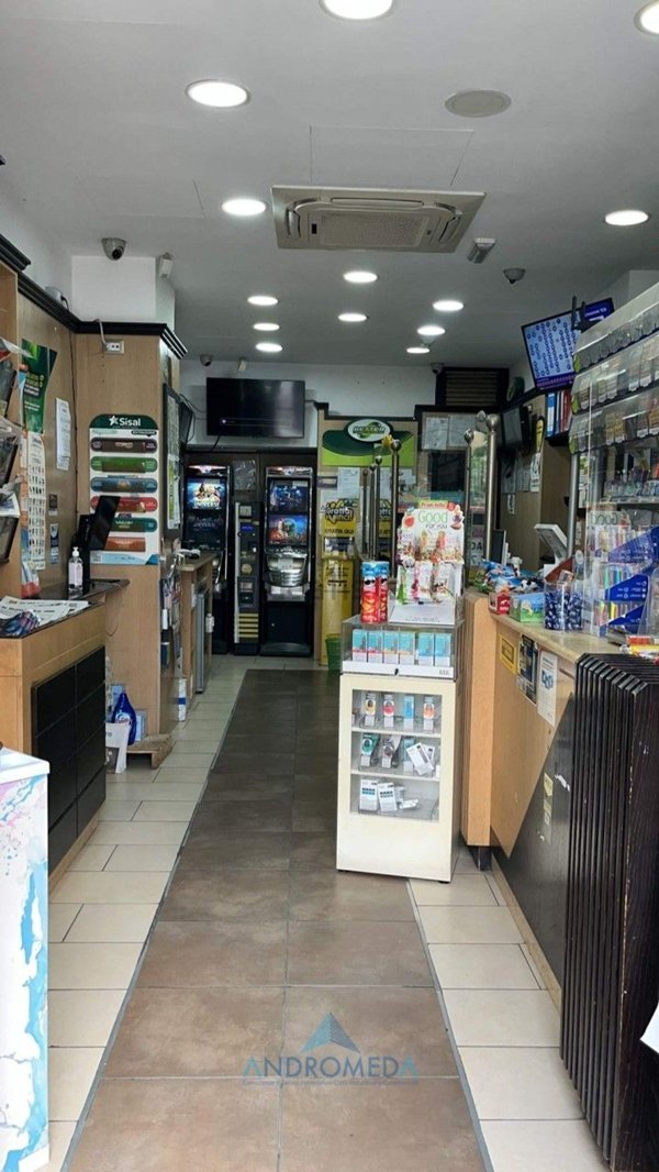 locale commerciale in vendita a Napoli in zona Posillipo