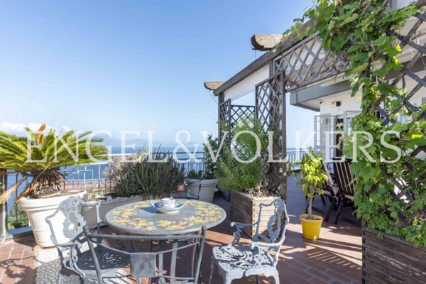 appartamento in vendita a Napoli in zona Posillipo