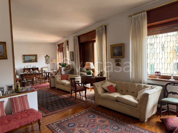 appartamento in vendita a Napoli in zona Chiaia