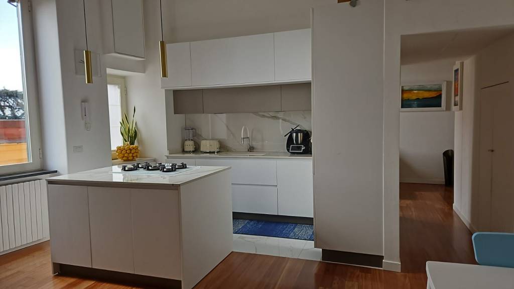 appartamento in vendita a Napoli in zona Chiaia