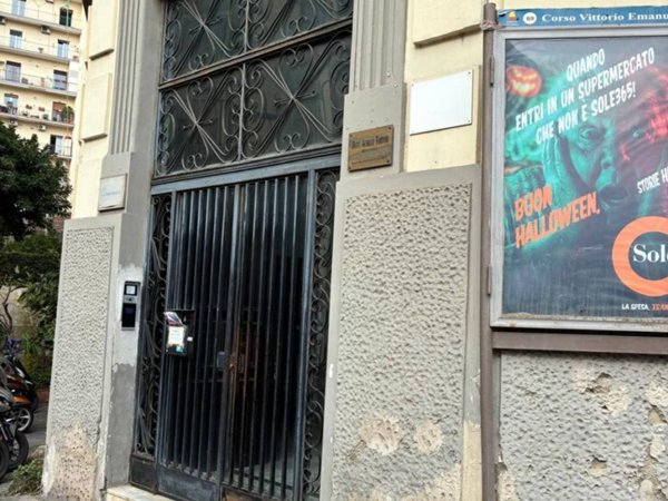 appartamento in vendita a Napoli in zona Chiaia
