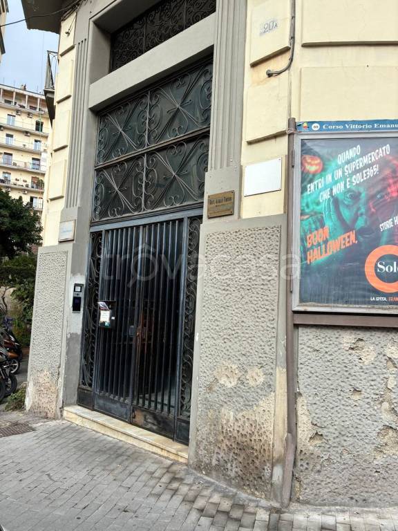 appartamento in vendita a Napoli in zona Chiaia