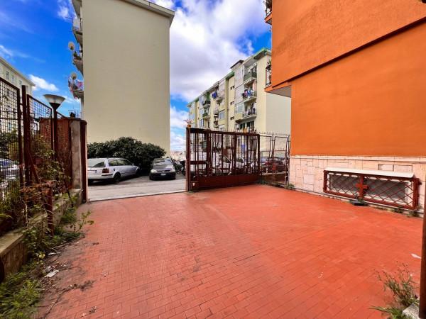 negozio in vendita a Napoli in zona Bagnoli