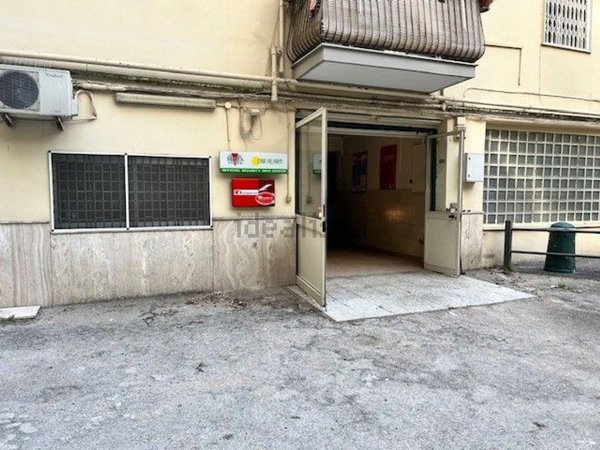 ufficio in vendita a Napoli in zona Chiaia