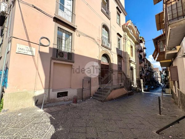 appartamento in vendita a Napoli in zona San Lorenzo