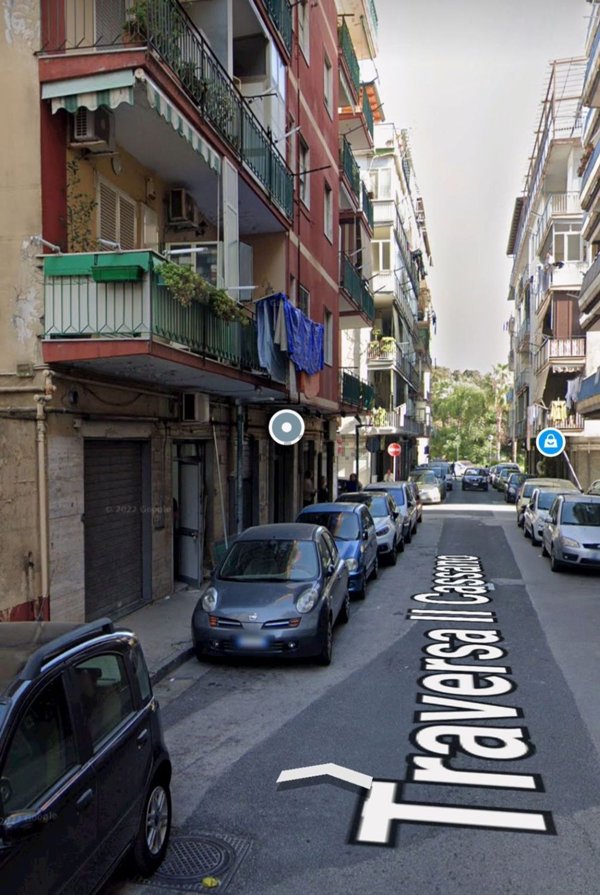 locale commerciale in vendita a Napoli in zona Secondigliano